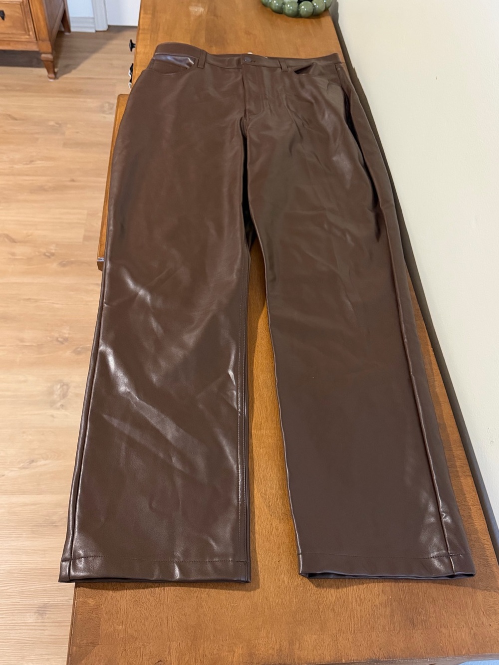 Abercrombie & Fitch Curve Love High Rise 90s Relaxed Vegan Leather Pant